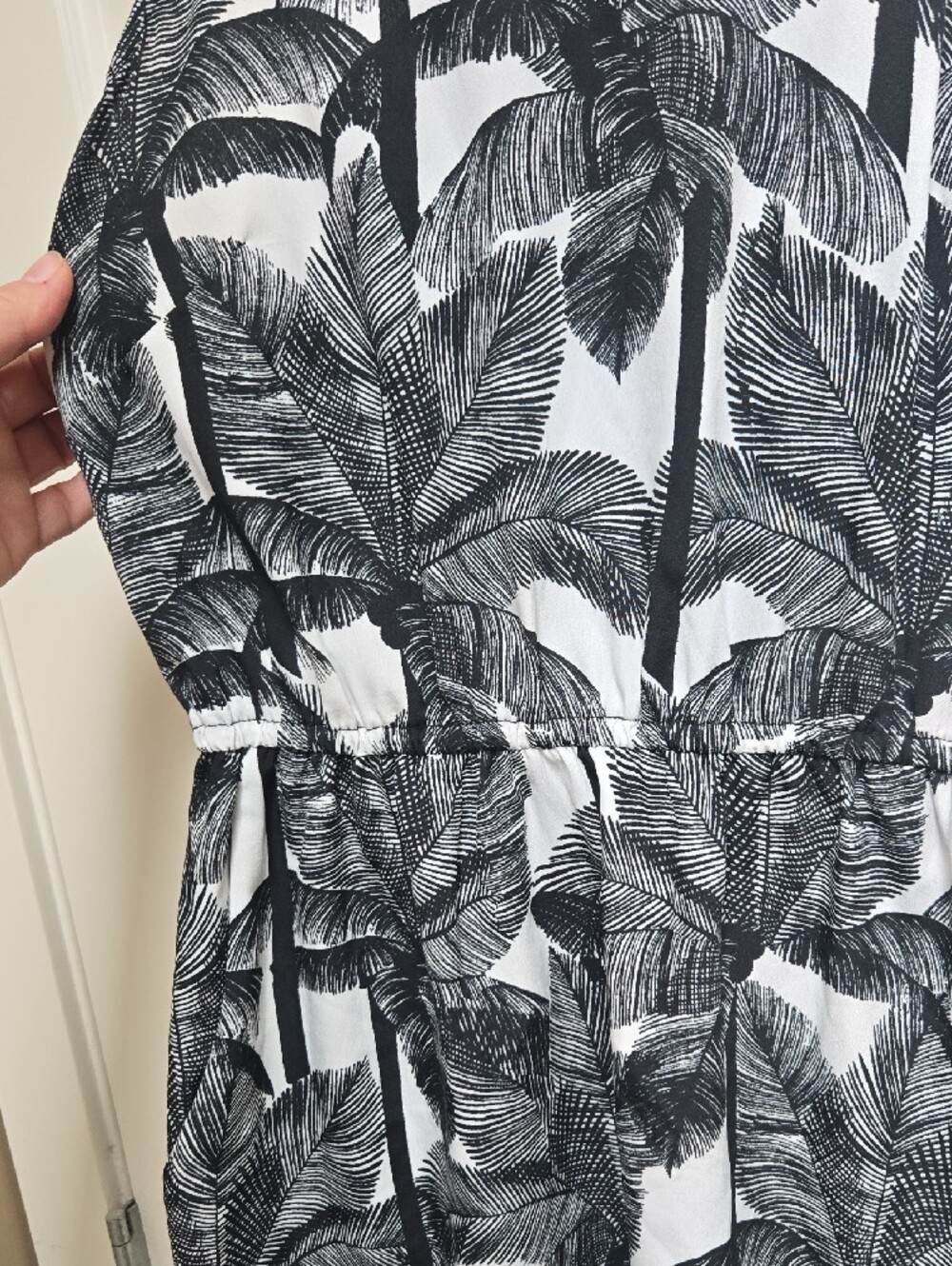 H&M Black & White Tropical Leaf Summer Spaghetti-Strap Light Dress Women's 6 - Picture 3 of 5